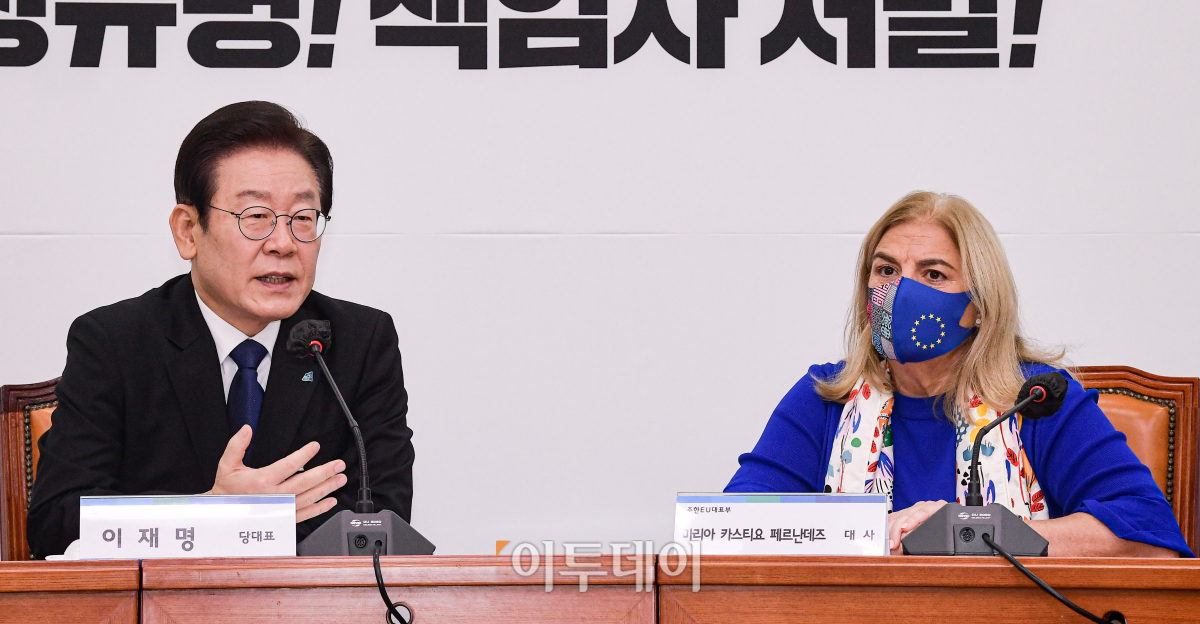 ▲이재명 더불어민주당 대표가 8일 국회 대표실을 방문한 마리아 카스티요 페르난데즈 주한 EU 대사를 접견하고, 인사말을 하고 있다. (사진=국회사진기자단)