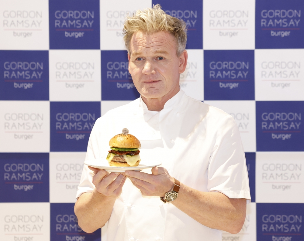 ▲스타 셰프 고든램지(Gordon Ramsay)가 10일 오전 서울 송파구 롯데월드몰 고든램지버거 매장에서 열린 '고든램지 방한 행사'에 앞서 포즈를 취하고 있다. 조현호 기자 hyunho@ (이투데이DB)