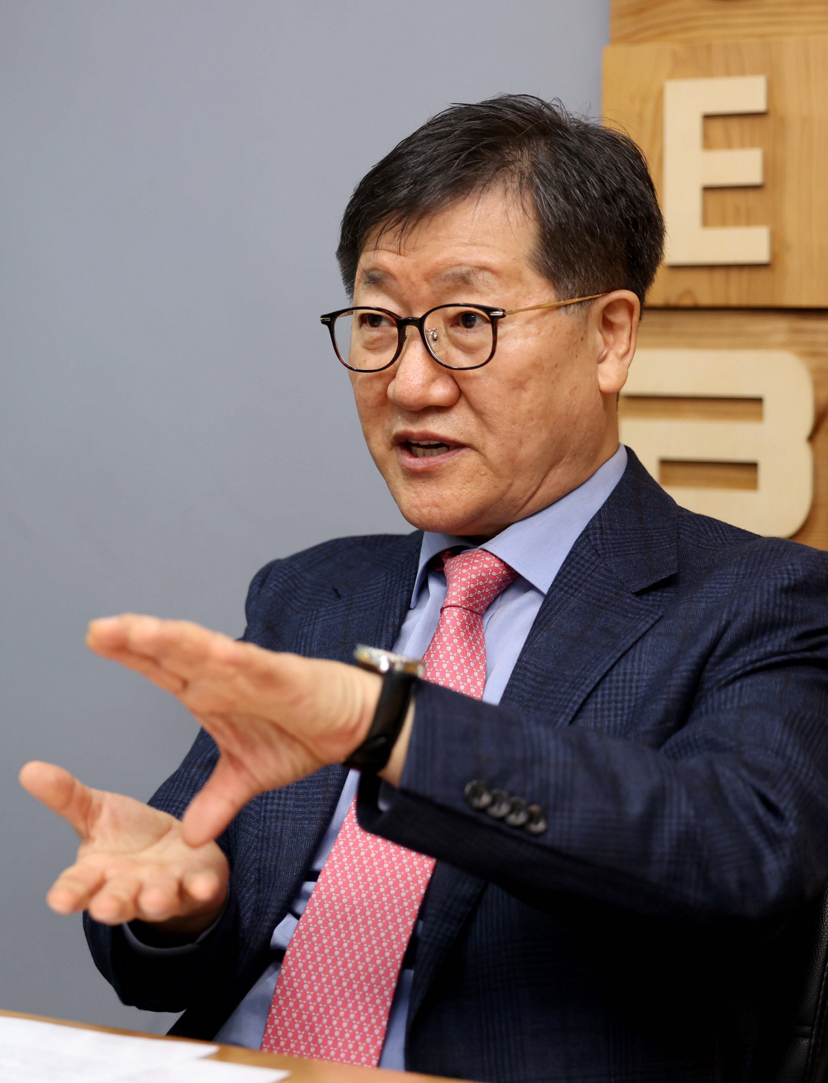 ▲(신태현 기자 holjjak@)강면욱 전 국민연금 기금운용본부장이 11일 서울 여의도의 한 공유오피스에서 이투데이와 인터뷰를 갖고 있다.
