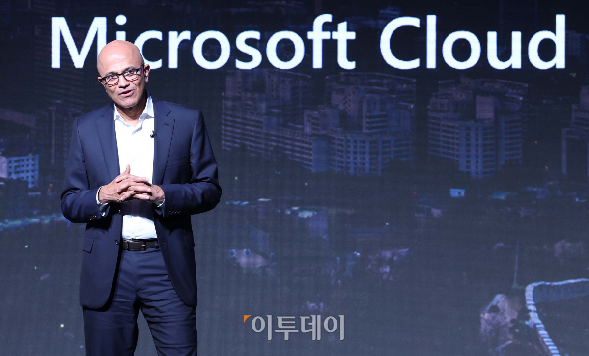 ▲사티아 나델라 마이크로소프트 최고경영자가 지난해 11월 15일 오후 서울 강남구 인터컨티넨탈 서울 코엑스에서 열린 '마이크로소프트 이그나이트 스포트라이트 온 코리아'에서 기조연설을 하고 있다. (이투데이DB)