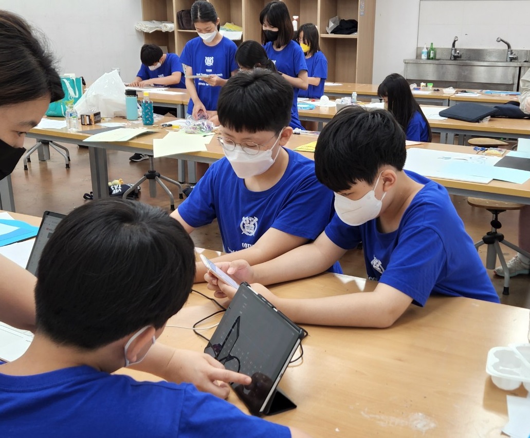 ▲관악창의예술영재교육원에서 수업을 받고 있는 학생들의 모습. (자료제공=관악구)