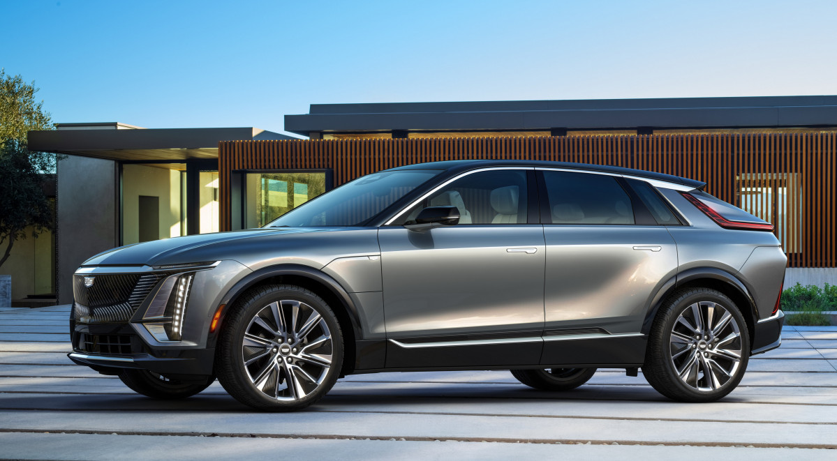 ▲대형 SUV 만들기가 경지에 다다른 캐딜락은 '리릭'을 앞세워 대형 전기 SUV 시장에 도전장을 던졌다. 아메리칸 럭셔리 대형 SUV의 아이코닉 모델이기도 하다.  (출처=캐딜락글로벌미디어)