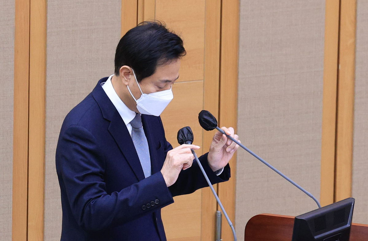 ▲ 오세훈 서울시장이 16일 오전 서울 중구 서울시의회에서 열린 본회의 시정질문에서 잠시 생각에 잠겨있다. (연합뉴스)