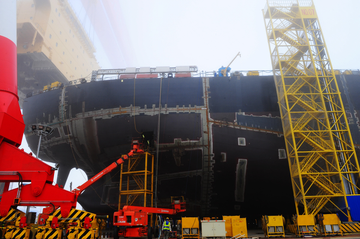▲STX다롄에서 2009년 6월 9일 선박이 제조되고 있다. 다롄(중국)/신화뉴시스
