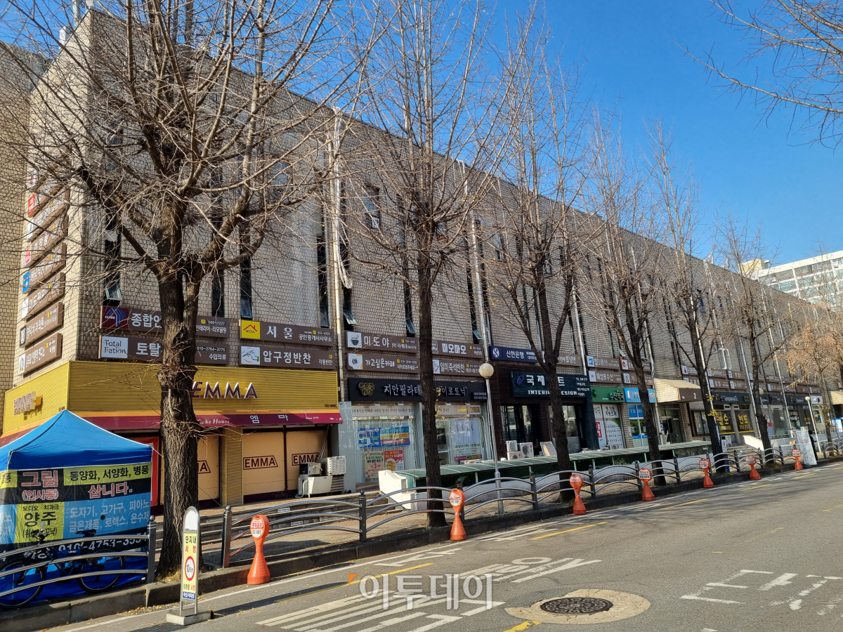 ▲미도 아파트 단지 내 상가 전경 (박민웅 기자 pmw7001@)