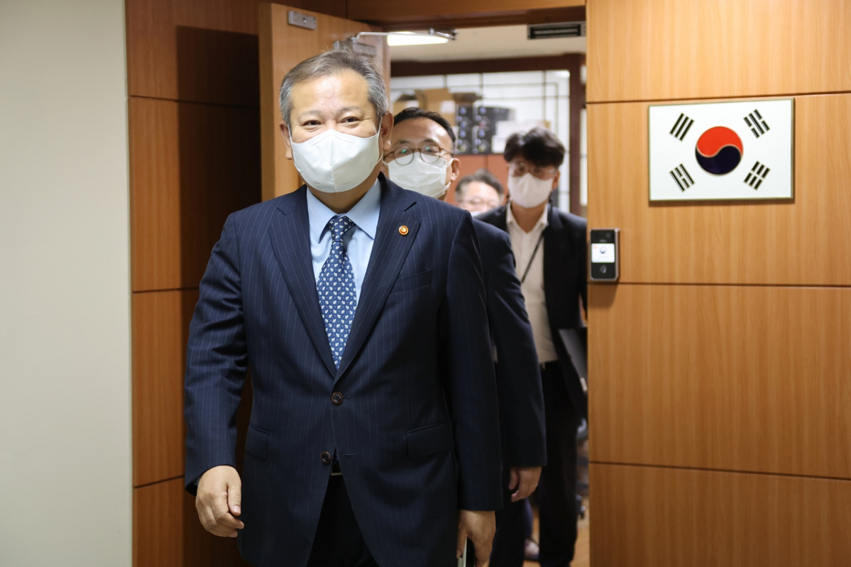 ▲이상민 행정안전부 장관이 24일 정부서울청사에서 열린 기후변화 대비 재난관리체계 개선 전문가 자문회의에 참석하고 있다. (연합뉴스)