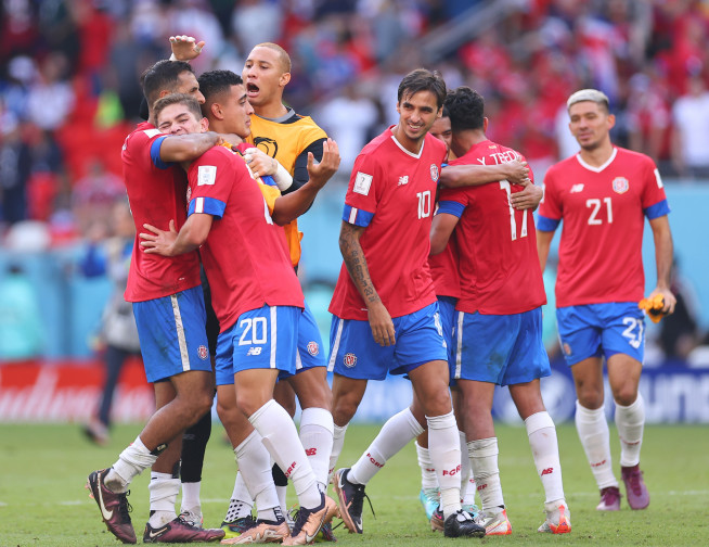 ▲ 27일(현지시간) 카타르 알라이얀 아흐마드 빈 알리 스타디움에서 열린 2022 카타르 월드컵 조별리그 E조 일본과 코스타리카의 경기. 일본에 1-0으로 승리를 거둔 코스타리카 선수들이 기뻐하고 있다. (사진=연합뉴스)