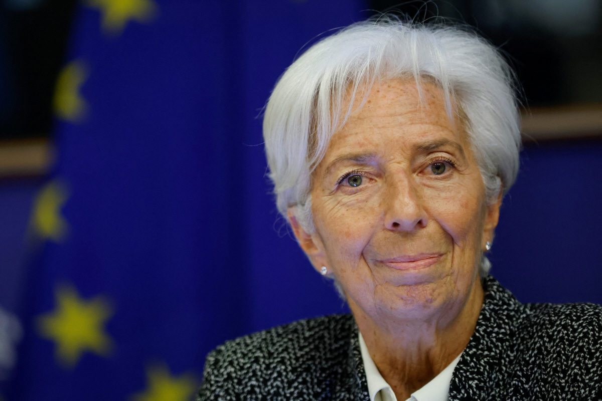 ▲크리스틴 라가르드 유럽중앙은행(ECB) 총재가 28일(현지시간) 벨기에 브뤼셀에서 열린 유럽의회 경제통화위원회 청문회에 참석하고 있다. 브뤼셀/로이터연합뉴스