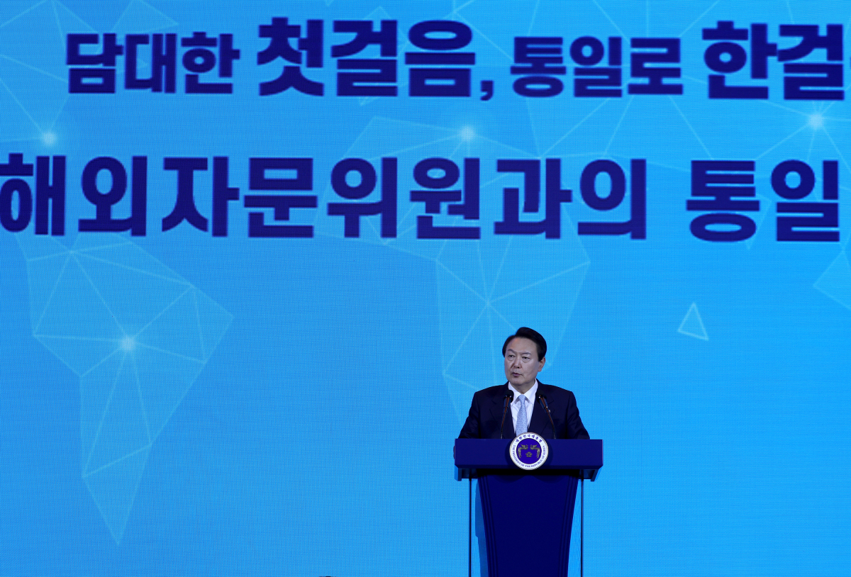 ▲윤석열 대통령이 29일 오후 서울 광진구 그랜드 워커힐 서울에서 열린 민주평통 해외 자문위원과의 통일대화에 참석, 격려사를 하고 있다. (연합뉴스)