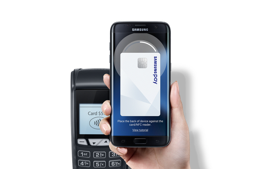 ▲삼성페이는 구형 카드 단말기에서도 작동하는 ‘마그네틱보안전송(MST)’의 특허를 무기로 국내 시장을 빠르게 장악했다.(삼성전자 뉴스룸 홈페이지)