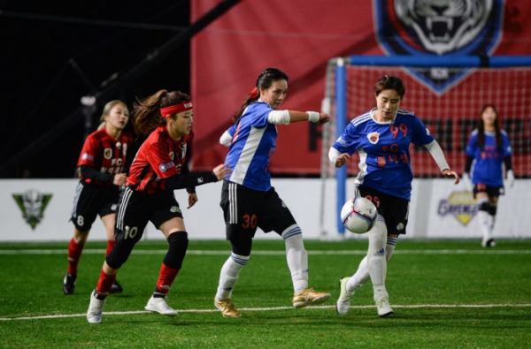 ▲원더우먼 대 불나방(사진제공=SBS)