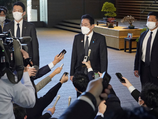 ▲2일 기시다 후미오 일본 총리가 기자들과 만나 북한의 탄도미사일 발사에 대해 말하고 있다. 도쿄(일본)/로이터연합뉴스