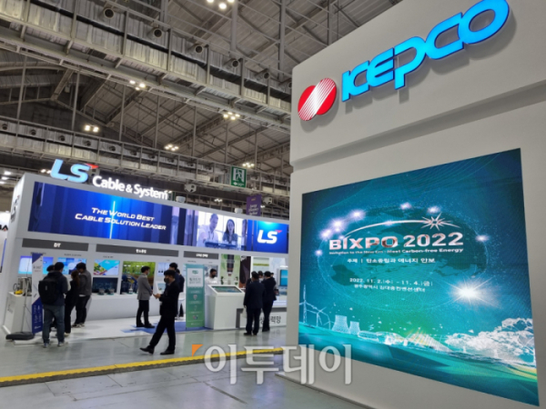 ▲2일 광주 김대중컨벤션센터에서 열린 BIXPO 2022에서 신기술을 전시하기 위한 기업들이 부스를 차려놓고 관람객들을 맞이하고 있다. (박준상 기자 jooooon@)