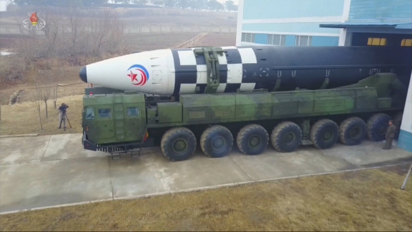 ▲북한이 공개한 ‘신형ICBM 화성-17형’ 시험발사 영상(연합뉴스)
