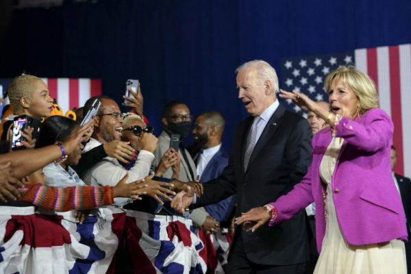 ▲7일(현지시간) 조 바이든 미국 대통령과 질 바이든 여사가 민주당 메릴랜드 선거 유세에 참석했다. 메릴랜드(미국)/AP뉴시스