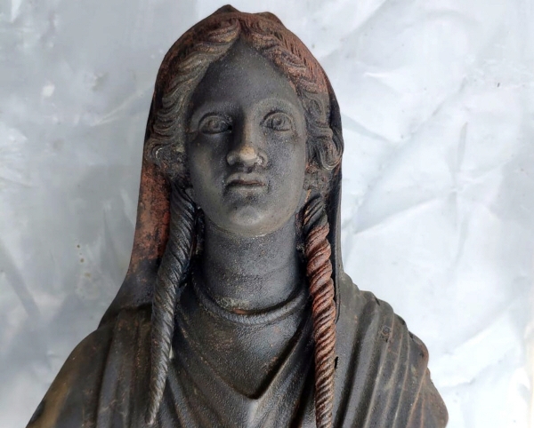 ▲시에나에서 출토된 고대 청동 조각상 (연합뉴스)
