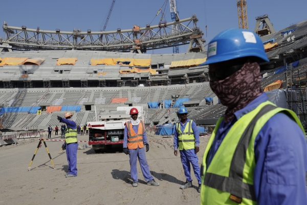 ▲2019년 카타르 월드컵 경기장 작업 현장의 노동자들(AP 연합뉴스)
