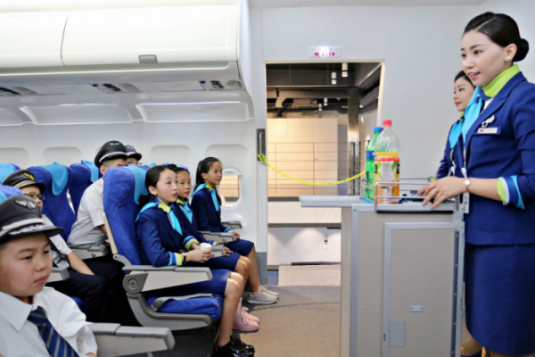 ▲2019년 1월 28일 진행된 몽골 어린이 일일 승무원 체험교실 (사진제공=에어부산)