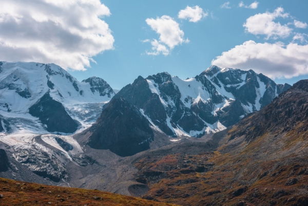 ▲알프스 산맥의 높은 봉우리에만 눈이 녹지 않았다.(게티이미지뱅크)
