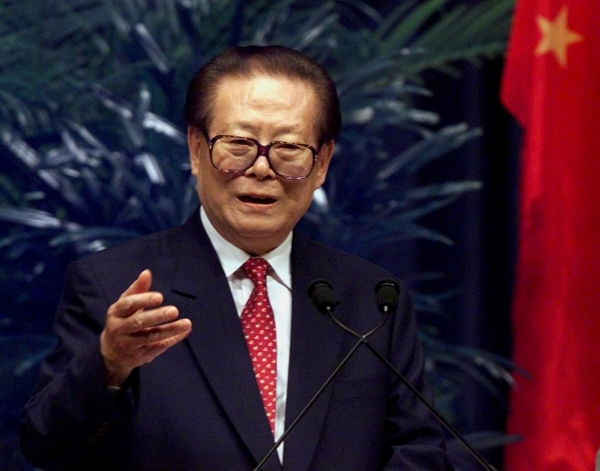 ▲장쩌민 전 중국 국가주석이 2002년 10월 24일 미국 텍사스주 칼리지스테이션에 있는 조지부시도서관에서 연설하고 있다. 칼리지스테이션(미국)/로이터연합뉴스 
