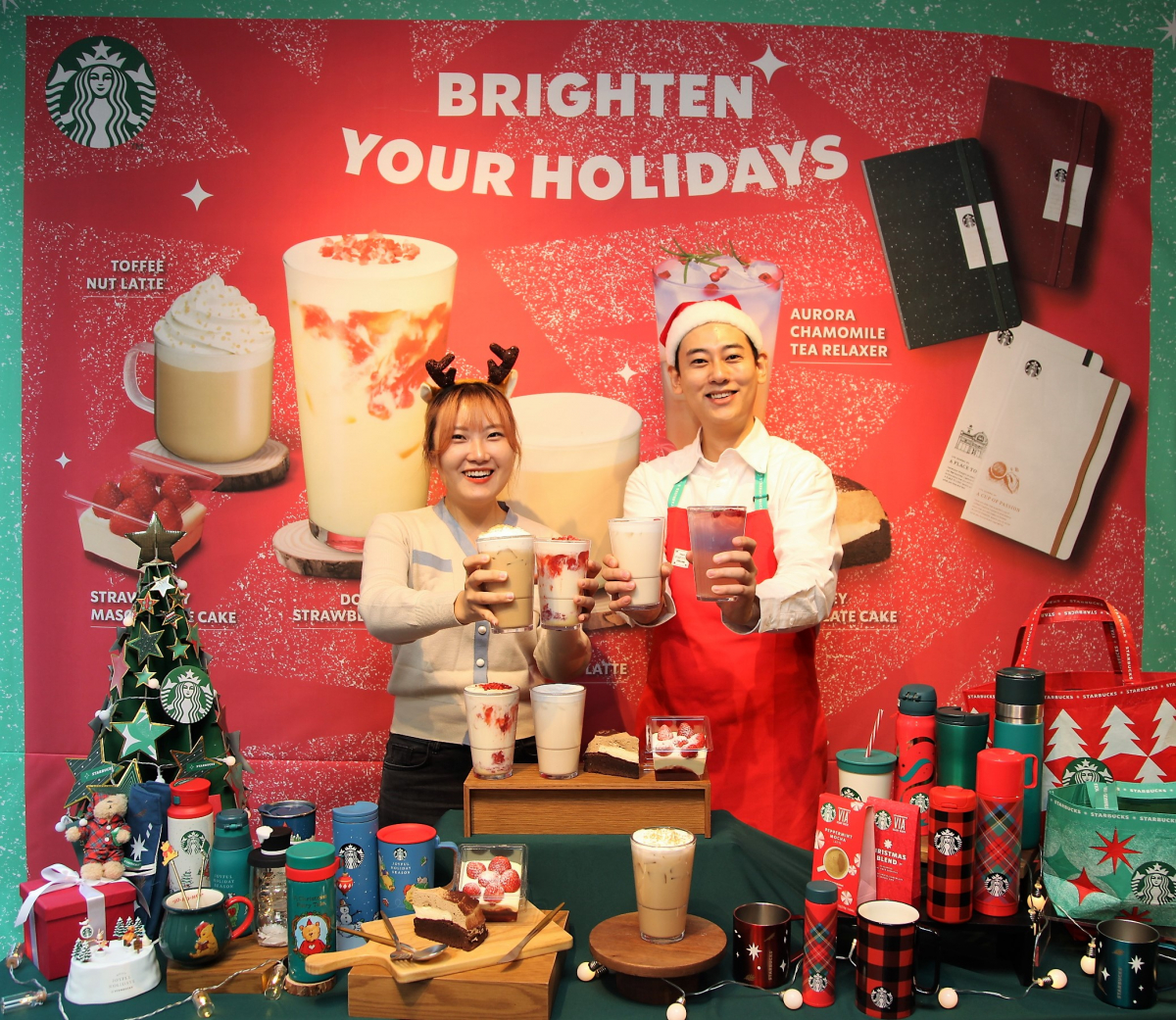 ▲스타벅스 코리아가 2일부터 신규 음료 2종과 푸드 2종을 새롭게 선보다.  (사진제공=스타벅스코리아)