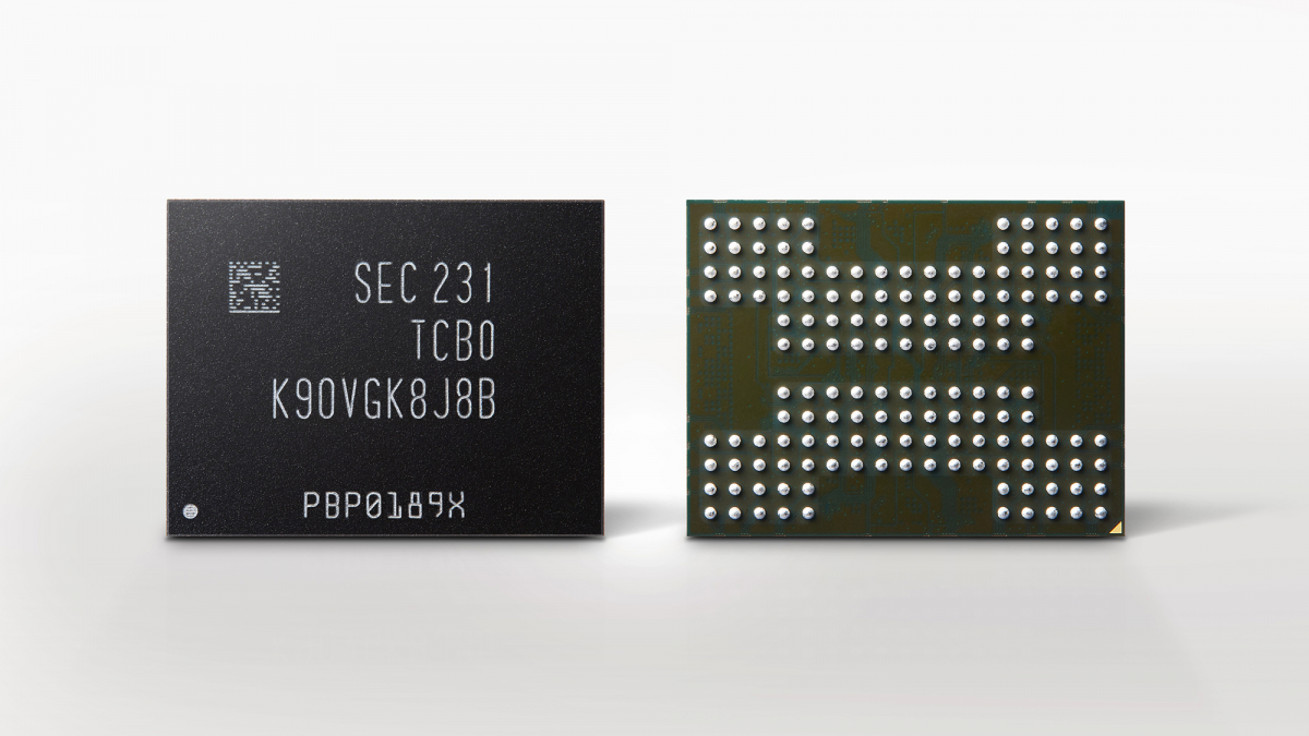 ▲최근 삼성전자가 양산을 시작한 세계 최고 용량의 '1Tb TLC 8세대 V낸드' (사진제공=삼성전자)