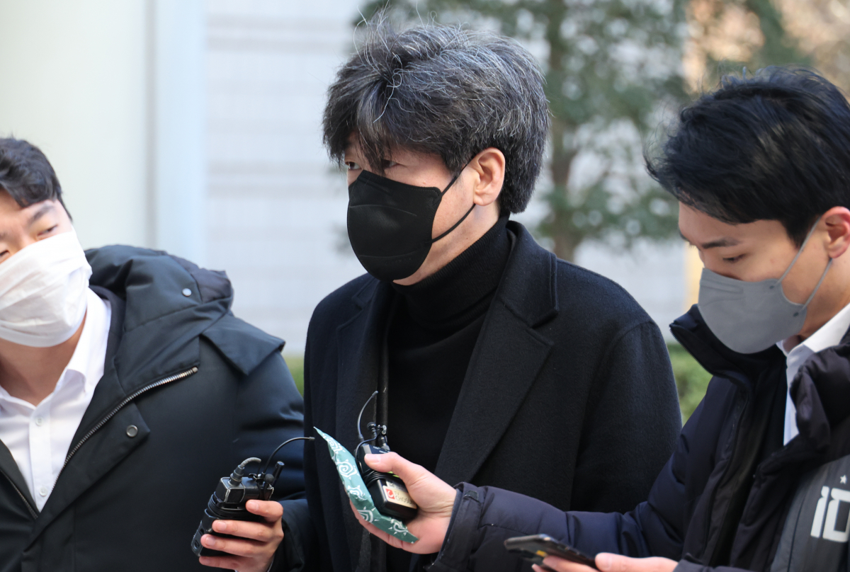 ▲남욱 변호사가 2일 오전 서울중앙지방법원에서 열린 대장동 개발 배임 혐의 관련 공판에 출석하고 있다. (공동취재사진)