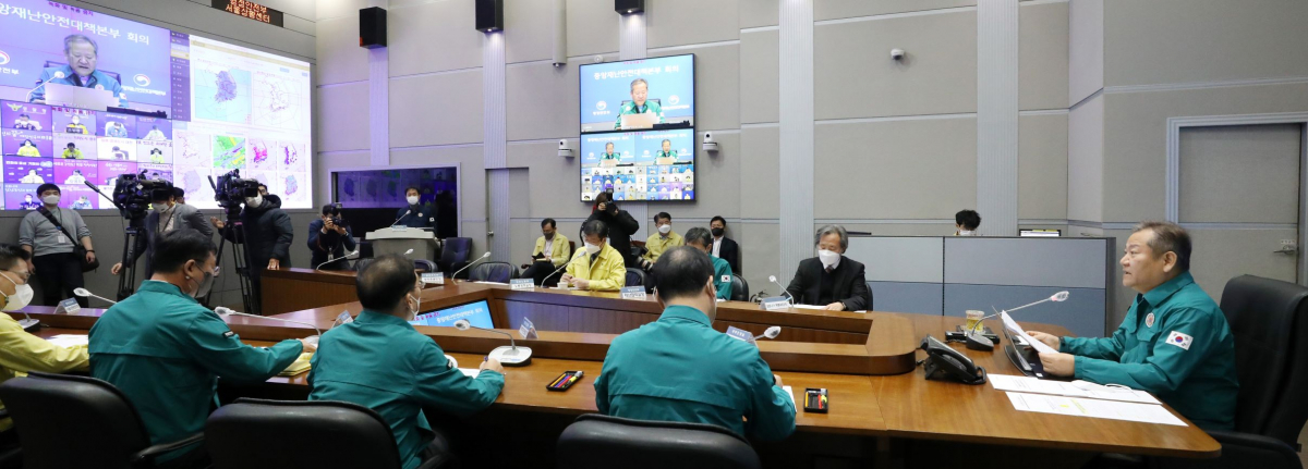 ▲이상민 행정안전부 장관이 지난달 30일 오전 서울 종로구 정부서울청사에서 화물연대 집단운송거부-이태원 사고-코로나19 중앙재난안전대책본부(중대본) 회의를 주재하고 있다. (뉴시스)