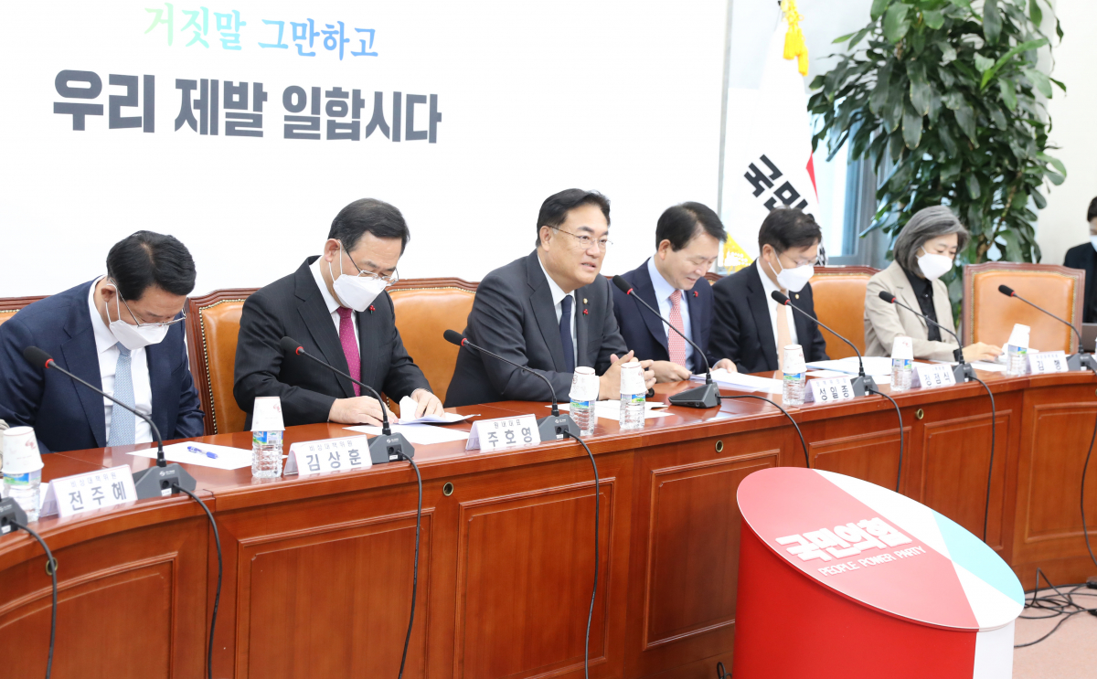 ▲[서울=뉴시스] 전진환 기자 = 정진석 국민의힘 비상대책위원장이 5일 오전 서울 여의도 국회에서 열린 최고위원회의에서 발언하고 있다. 2022.12.05. amin2@newsis.com