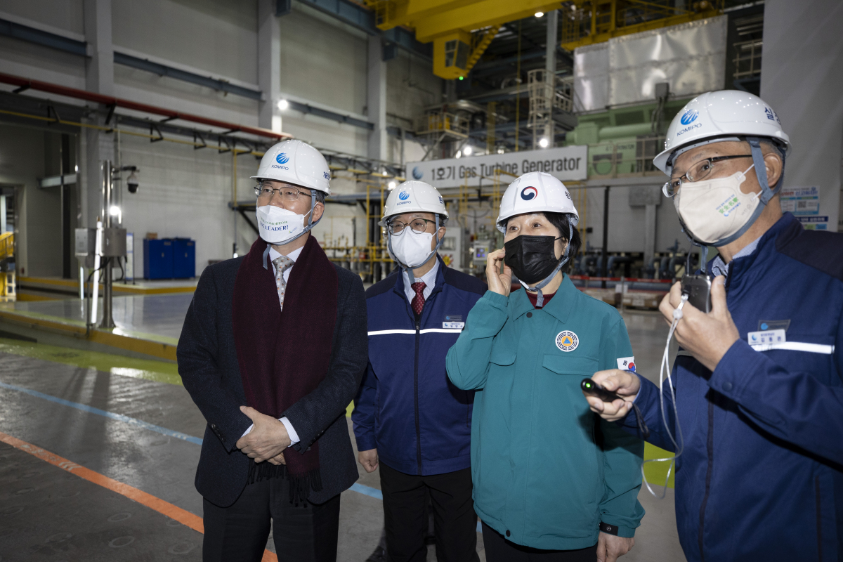 ▲한화진 환경부 장관(왼쪽에서 세번째) (사진제공=환경부)