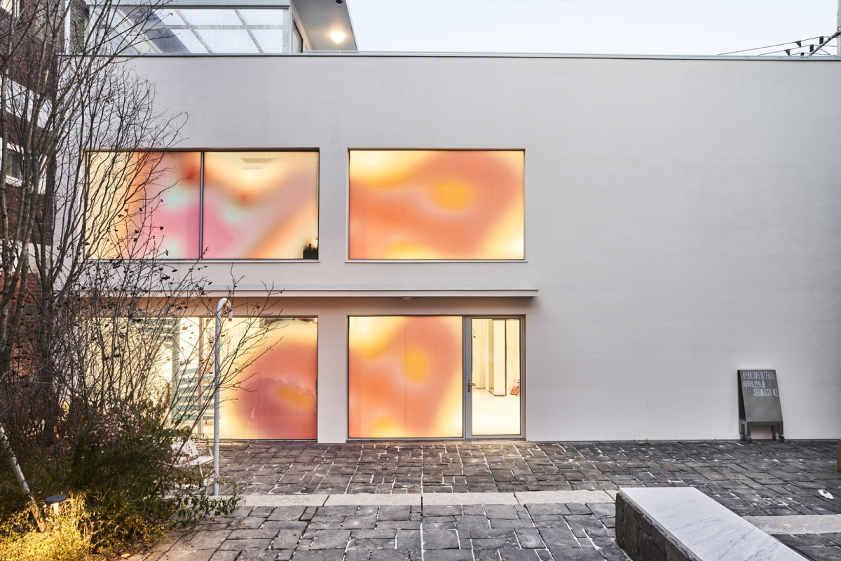 ▲그라데이션. (사진제공=W컨셉)