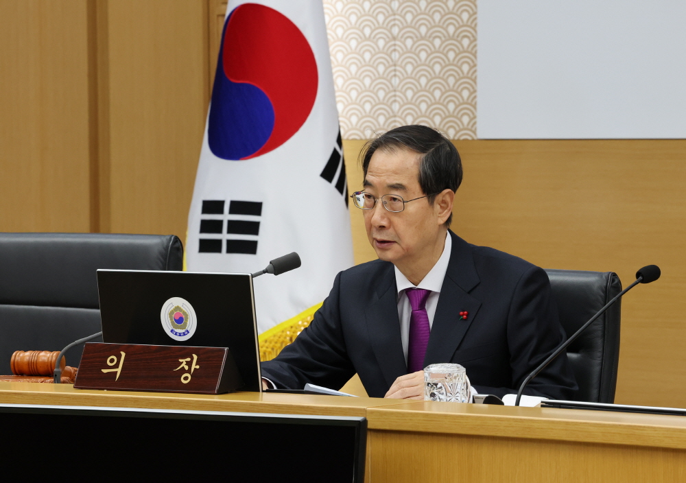 ▲한덕수 국무총리가 6일 정부세종청사에서 국무회의를 주재하고 있다. (연합뉴스)