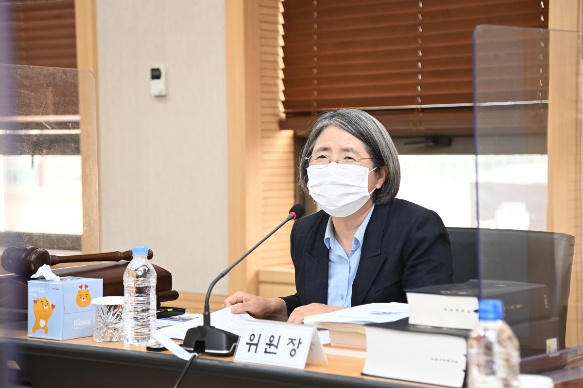 ▲ 김영란 양형위원회 위원장이 서울 서초동 대법원에서 열린 양형위 회의에서 발언하고 있다. (대법원)