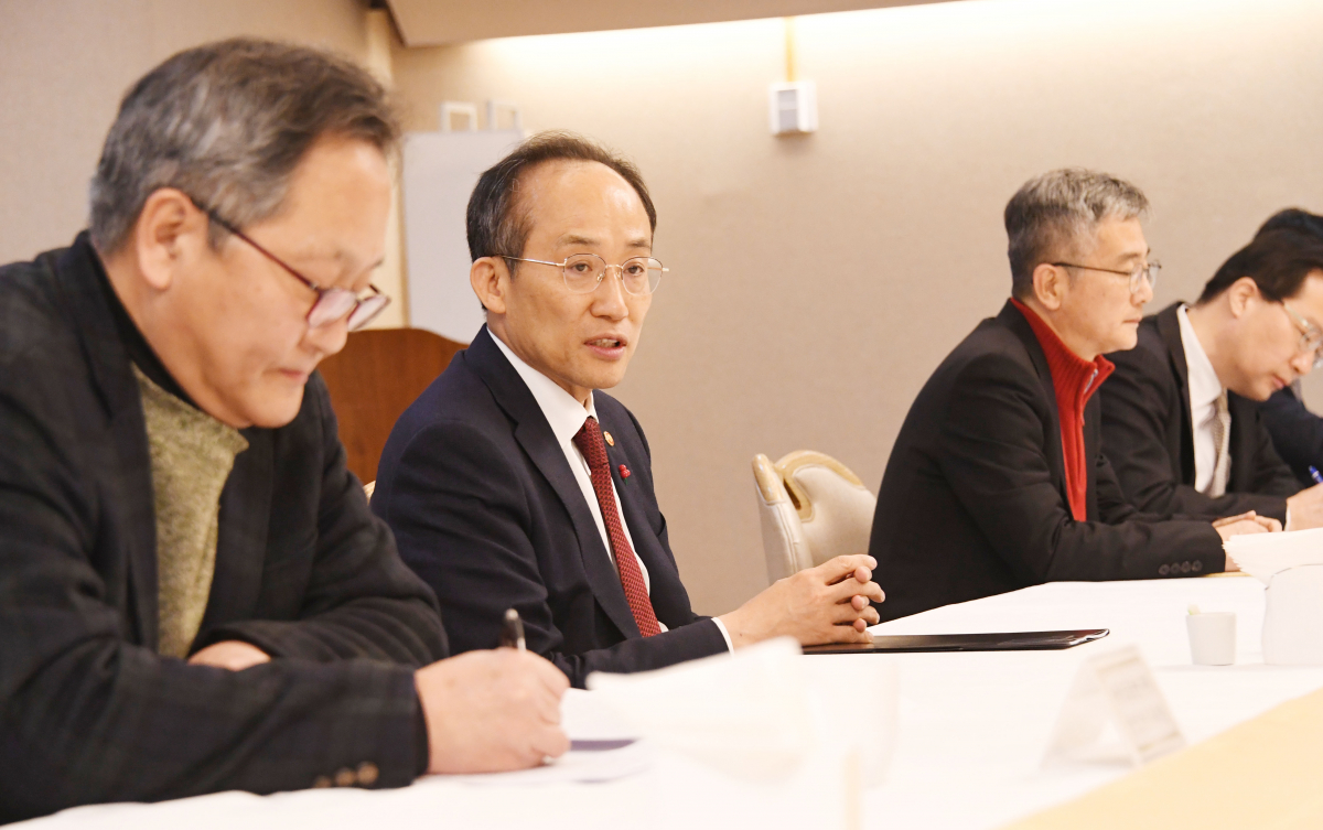 ▲추경호 경제부총리 겸 기획재정부 장관이 12월 7일 오후 서울 종로구 정부서울청사에서 열린 '경제정책방향 관련 거시경제 전문가 간담회'에서 인사말을 하고 있다. (사진제공=기획재정부)