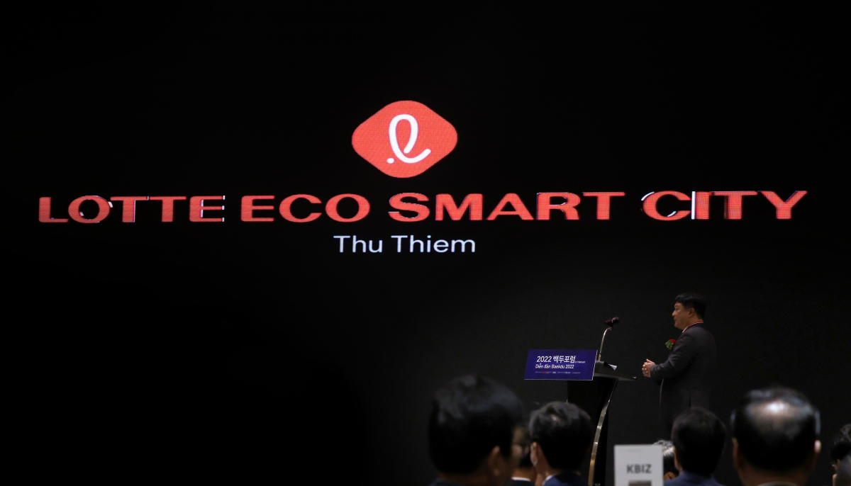 ▲전성호 롯데프라퍼티스 호치민 법인장이 현지시각 8일 베트남 다낭에서 열린 ‘2022 백두포럼’에서 세미나 발표를 하고 있다. (사진제공=중소기업중앙회)