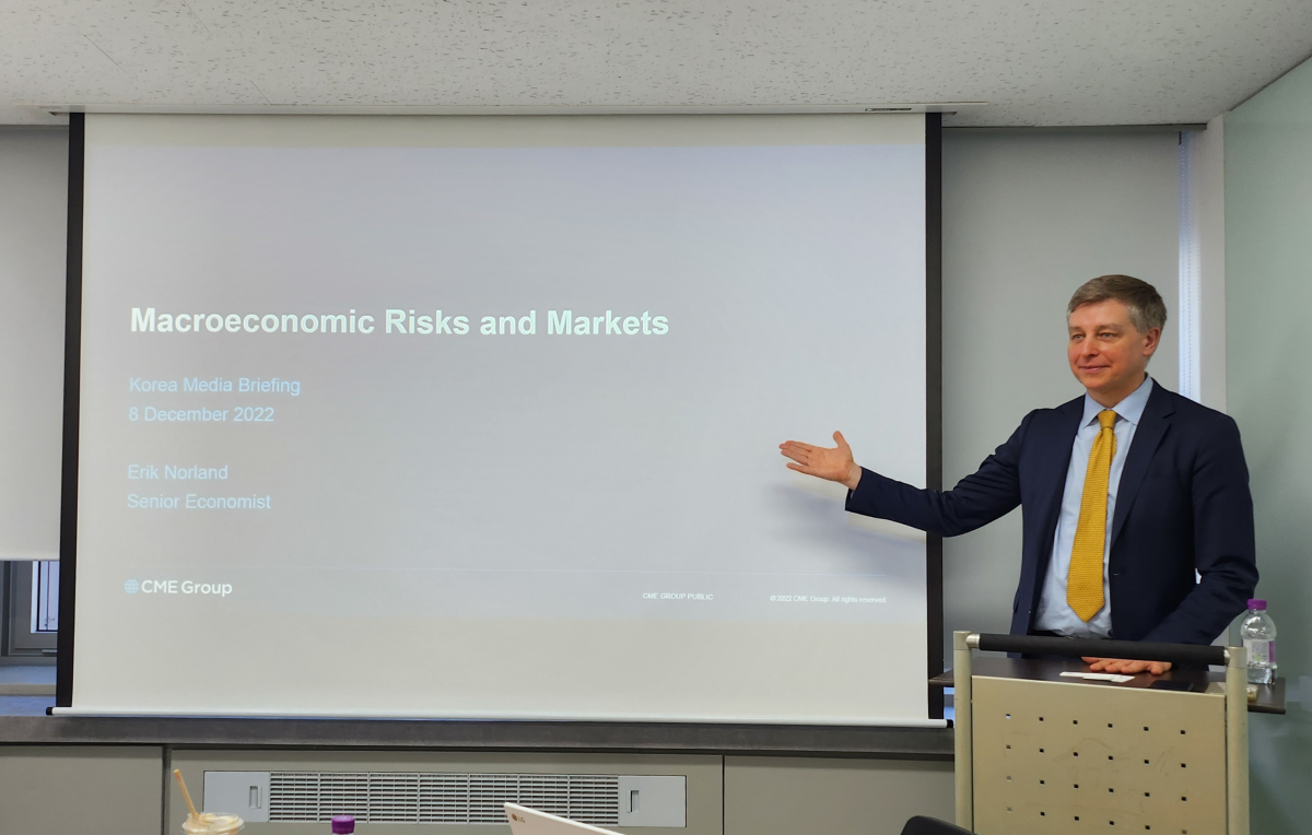 ▲에릭 놀랜드 CME그룹 수석 이코노미스트가 8일 서울 중구 모처에서 소규모 미디어 라운드 테이블에 참석했다. 김예슬 기자 viajeporlune@
