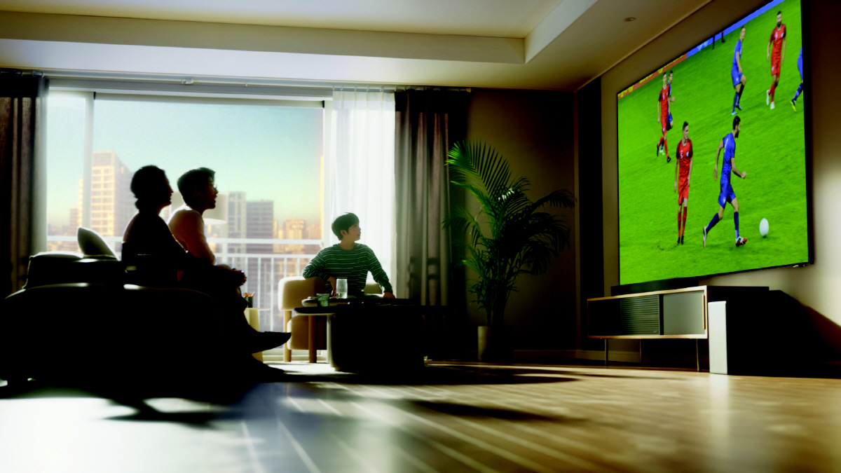 ▲삼성전자 Neo QLED 8K를 통해 집에서도 스포츠 경기 현장에 있는 듯한 경험을 할 수 있다. (사진제공=삼성전자)