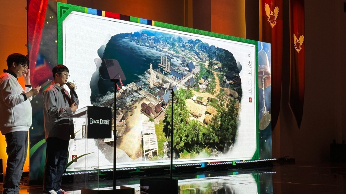 ▲김재희 검은사막 총괄 PD가 신규 지역 '아침의 나라'에 대해 설명하고 있다.  (사진제공=펄어비스)