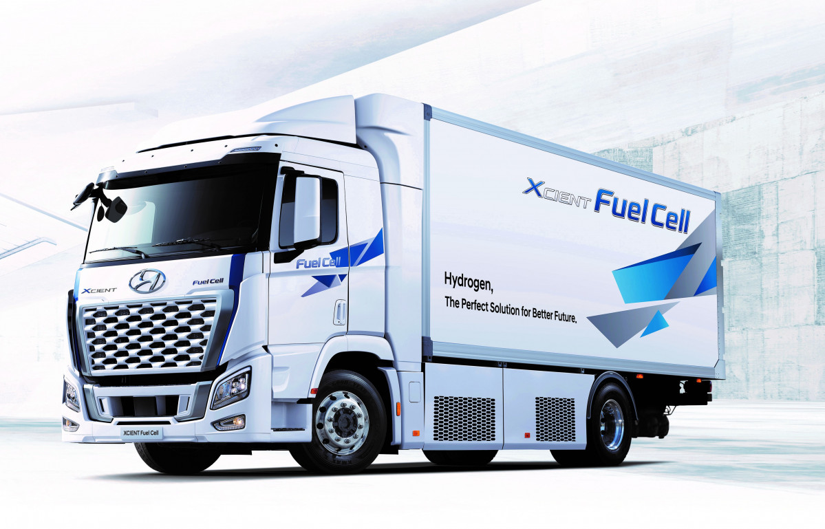 ▲<사진설명> 현대차 엑시언트 수소전기트럭, 이스라엘 진출현대차는 이스라엘 판매 대리점인 ‘콜모빌(Colmobil)’, 수소 생산업체 ‘바잔(Bazan)’, 수소충전소 운영업체 ‘소놀(Sonol)’에 엑시언트 수소전기트럭을 각 1대씩 총 3대 공급하기로 했다. (사진제공=현대차)