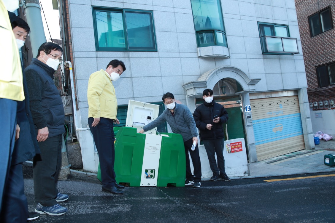 ▲서울 관악구가 폭설·한파에 따른 도로 결빙 해소 등 제설대책 대비 각종 시설물 현장점검을 실시했다고 13일 밝혔다.  (자료제공=관악구)