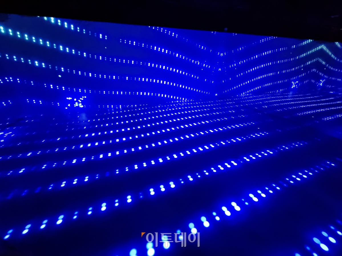 ▲영상을 통해 수소유니버스를 보여주는 수소안전뮤지엄 내 '수소를 만나다' 체험관. (박준상 기자 jooooon@)