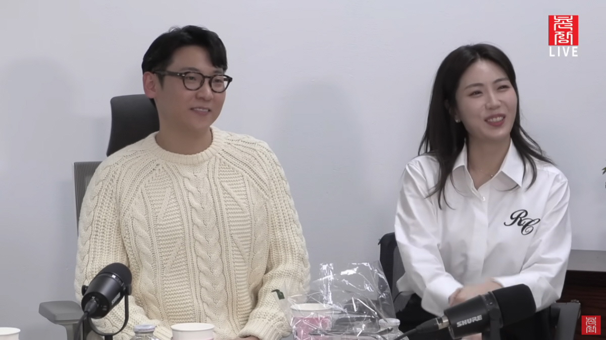 ▲(왼쪽부터) 11기 영호, 현숙 (출처=유튜브 채널 ‘촌장엔터테인먼트TV’)