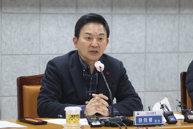 ▲원희룡 국토교통부 장관은 18일 인천 미추홀구 전세사기 현장을 방문해 피해 현황을 점검하고 관계기관 간담회를 개최했다(사진제공=국토교통부)