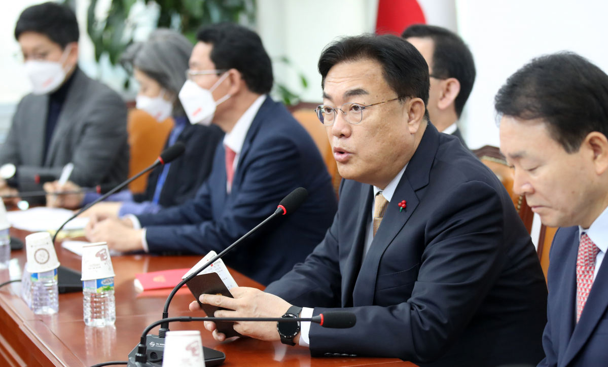 ▲[서울=뉴시스] 고범준 기자 = 정진석 국민의힘 비상대책위원장이 19일 오전 서울 여의도 국회에서 열린 비상대책위원회의에서 발언하고 있다. 2022.12.19. bjko@newsis.com