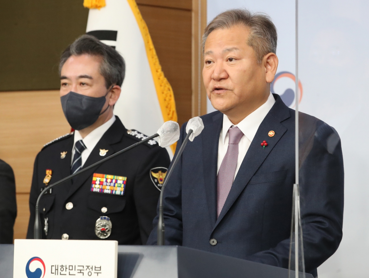 ▲이상민 행정안전부 장관이 19일 오전 서울 종로구 정부서울청사 별관에서 경찰 치안역량 및 책임성 강화 개선안 발표를 하고 있다.  (뉴시스)