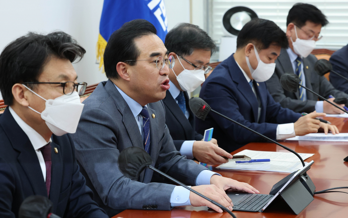 ▲더불어민주당 박홍근 원내대표가 20일 국회에서 열린 원내대책회의에서 발언하고 있다. (연합뉴스)