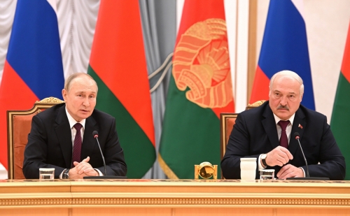 ▲블라디미르 푸틴(왼쪽) 러시아 대통령과 알렉산드르 루카셴코 벨라루스 대통령이 19일(현지시간) 회담 후 기자회견을 하고 있다. 민스크(벨라루스)/UPI연합뉴스
