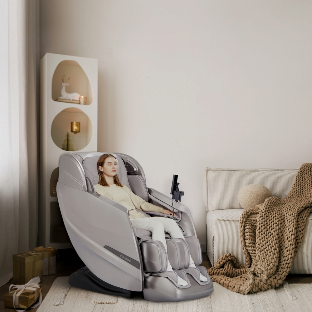 ▲리네이처 프리미엄 안마의자. (사진제공=쿠쿠홈시스)