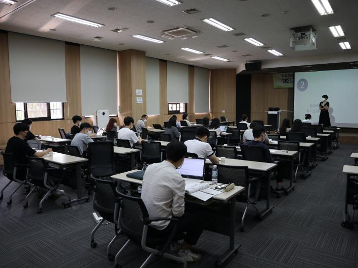 ▲해외건설협회가 실시한 글로벌 건설 프로젝트 전문가 양성과정 모습. (사진제공=해외건설협회)