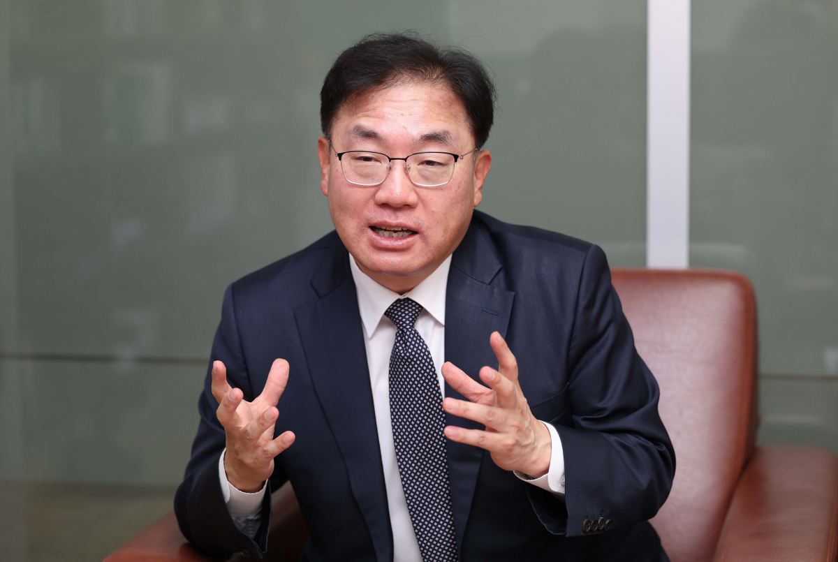 ▲신용상 한국금융연구원 금융리스크연구센터장이 지난해 12월 28일 서울 중구 금융연구원에서 이투데이와 인터뷰를 갖고 있다. 신태현 기자 holjjak@